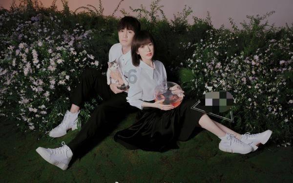 8年前小红是8岁，8年后小红是几岁？